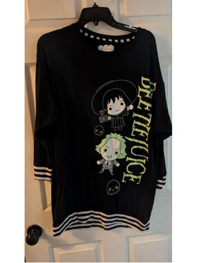BEETLEJUICE & Lydia Deetz Women's Sleepshirt Nightgown Oversize medium 8-10